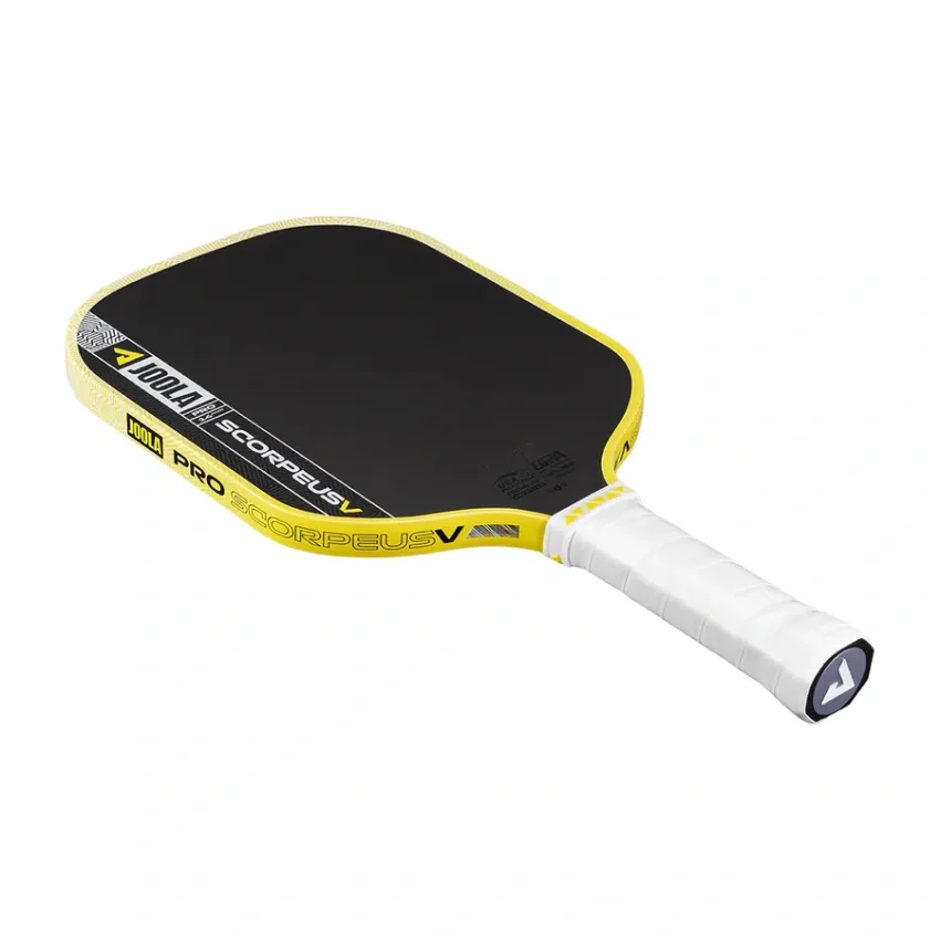 Scorpeus Pro V Anna Bright 14mm đặt nằm, thấy tay cầm Feel-Tec và đuôi cán