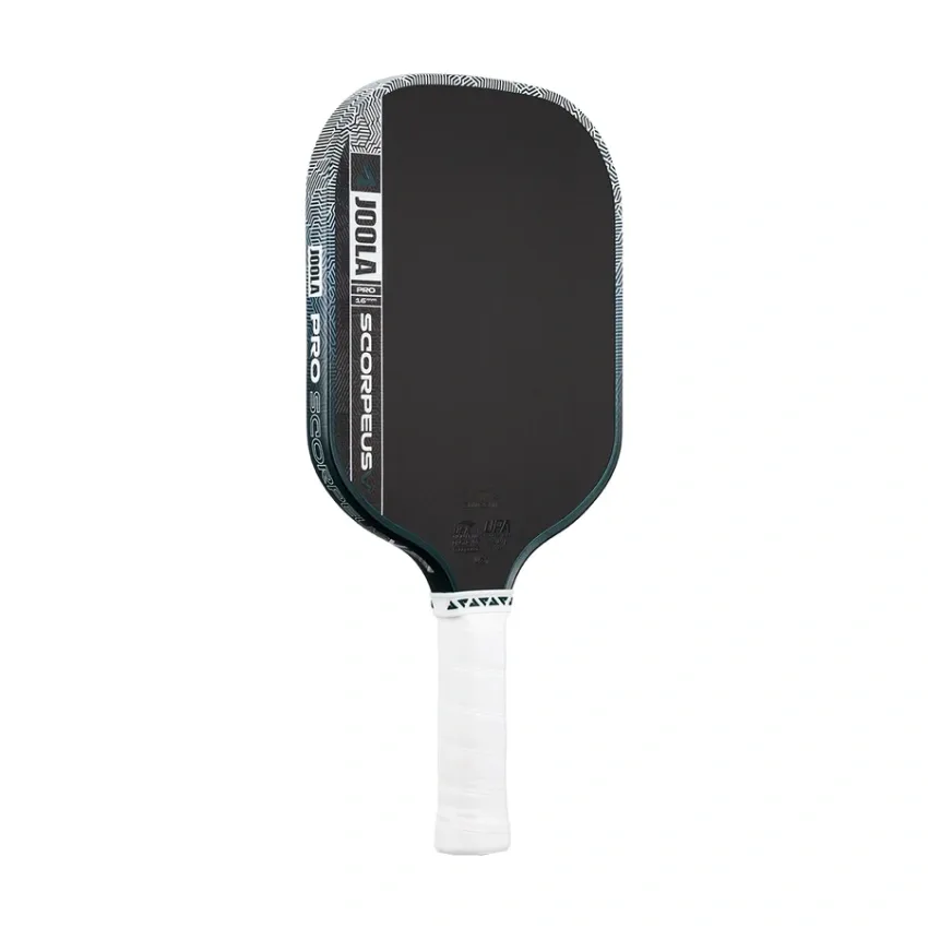 Scorpeus Pro V Collin Johns 16mm dựng nghiêng, thấy cổ vợt và cạnh viền