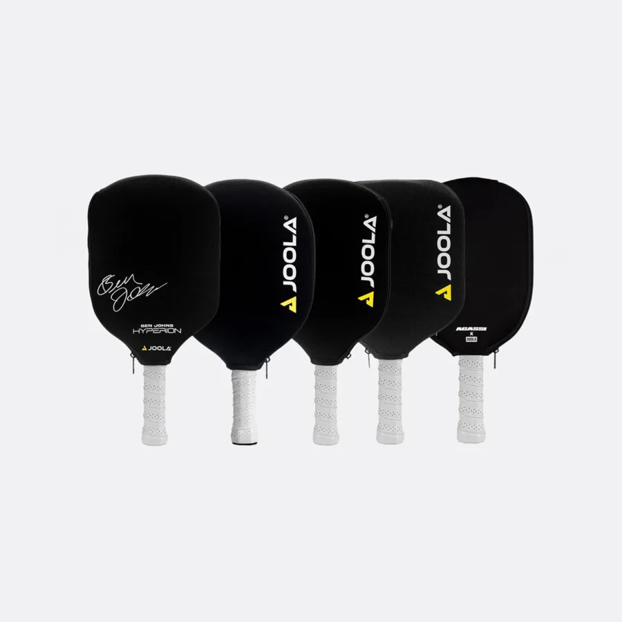 Các bản bao JOOLA Neoprene Pickleball Paddle Covers lồng trên vợt JOOLA
