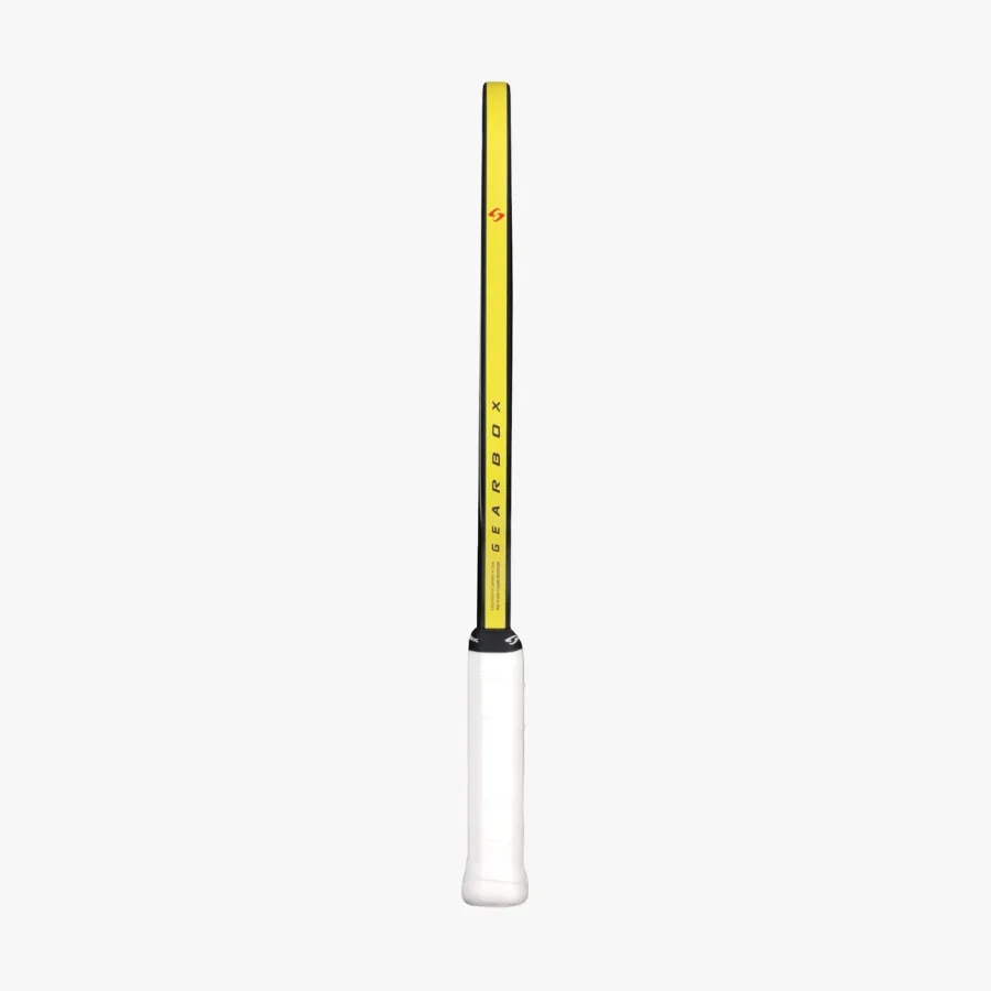 Cạnh bên vợt Pressure X 8E nhìn ngang, thấy độ dày 16 mm và cổ vợt vuốt thon